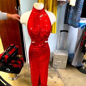 cache sequins cache dress